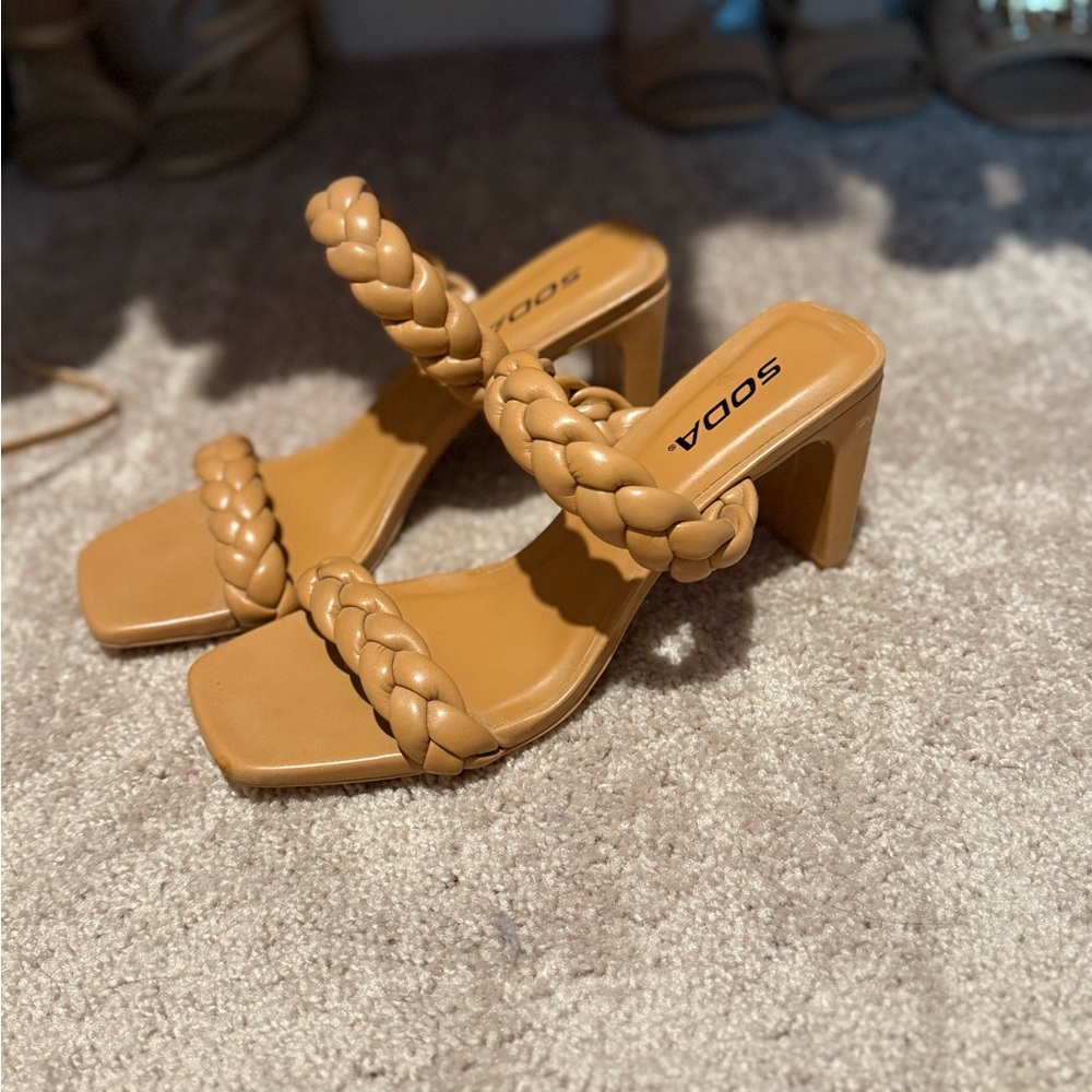 Soda Women's Tan Braided Heeled Sandals NEVER WORN